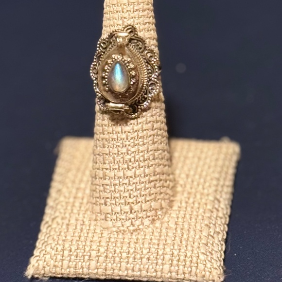 Poison Box Ring - Picture 2 of 4